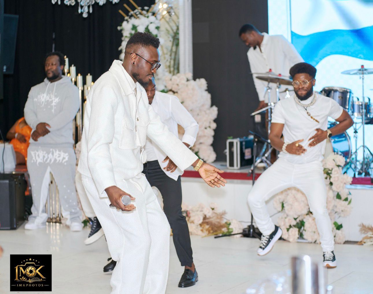 Dancing with mic
